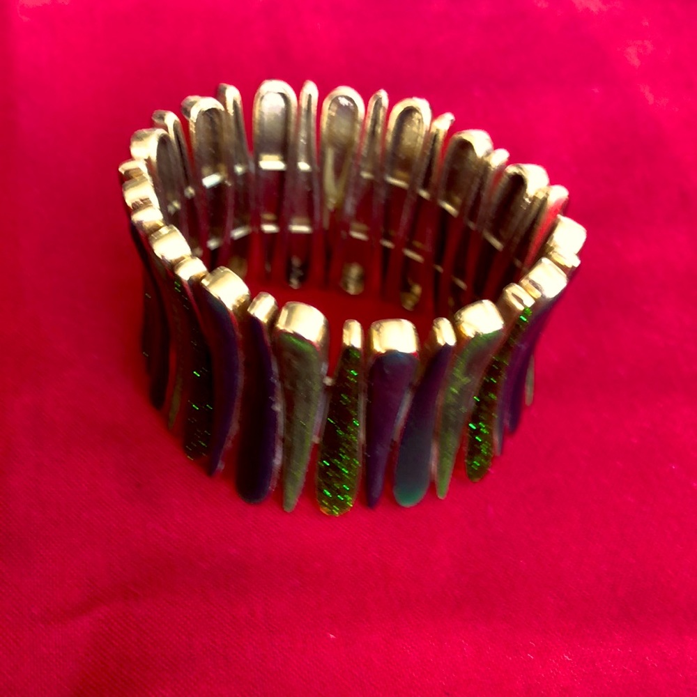 Flexible wide bracelet - green matte and shimmering elements
